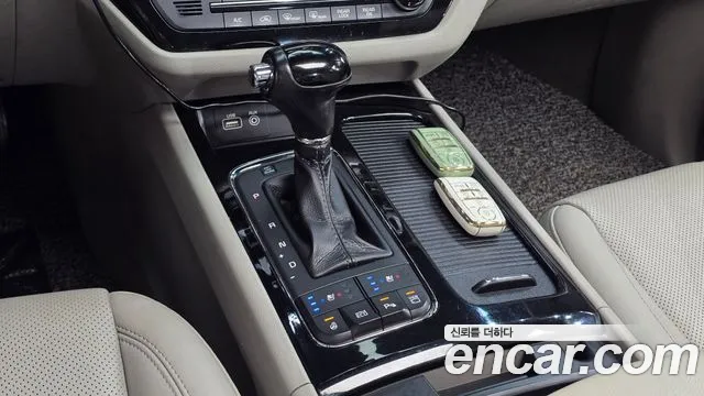 Kia Carnival 2015 thumb 9