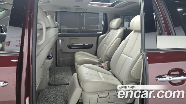 Kia Carnival 2015 thumb 12