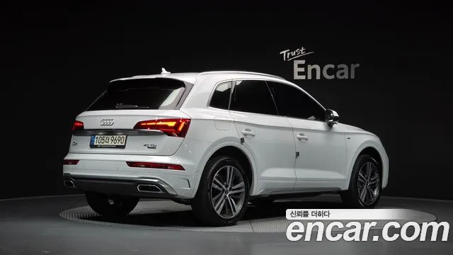 Audi Q5 2021 thumb 2