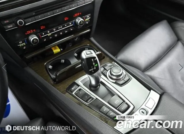 BMW 7-Series 2011 thumb 9