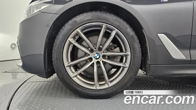 BMW 5-Series 2018 thumb 5