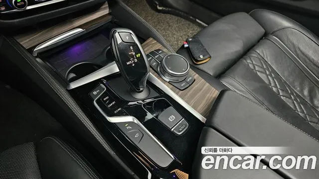 BMW 5-Series 2018 thumb 9
