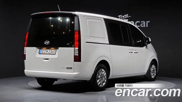 Hyundai Staria 2024 thumb 2
