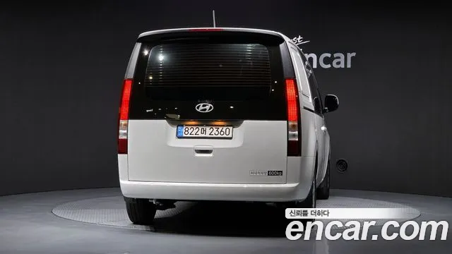 Hyundai Staria 2024 thumb 4