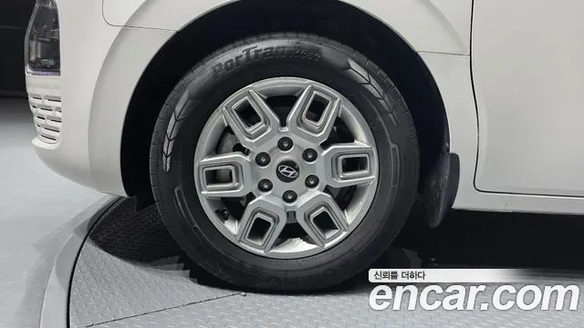 Hyundai Staria 2024 thumb 5