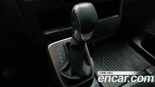 Hyundai Staria 2024 thumb 9