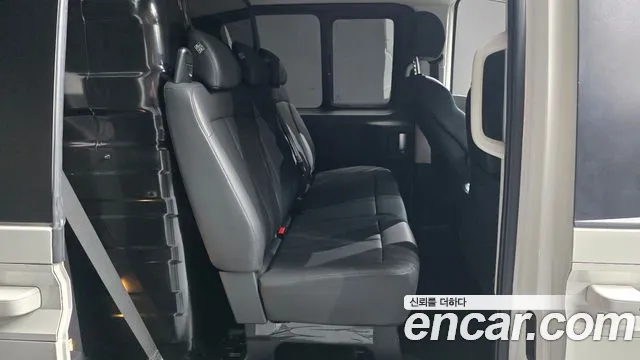 Hyundai Staria 2024 thumb 11