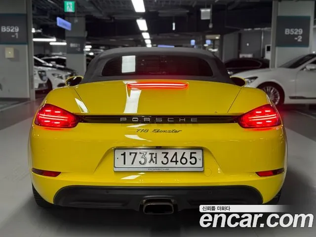 Porsche Cayman 2019 thumb 3