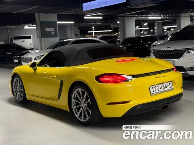 Porsche Cayman 2019 thumb 4