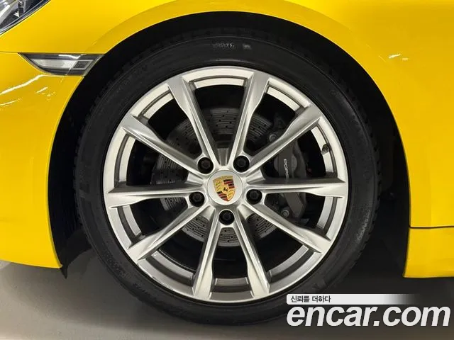 Porsche Cayman 2019 thumb 5