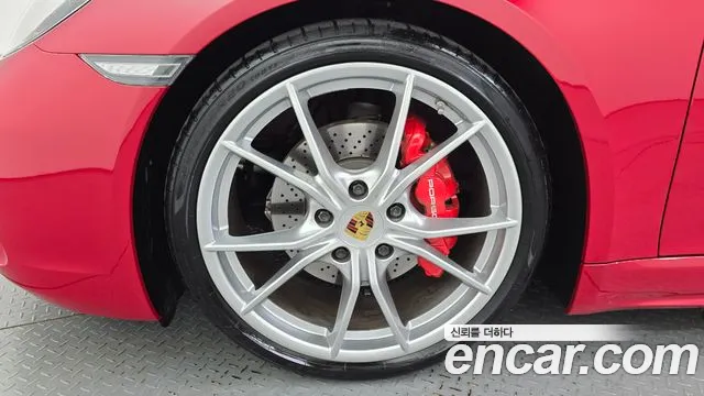 Porsche Cayman 2020 thumb 5