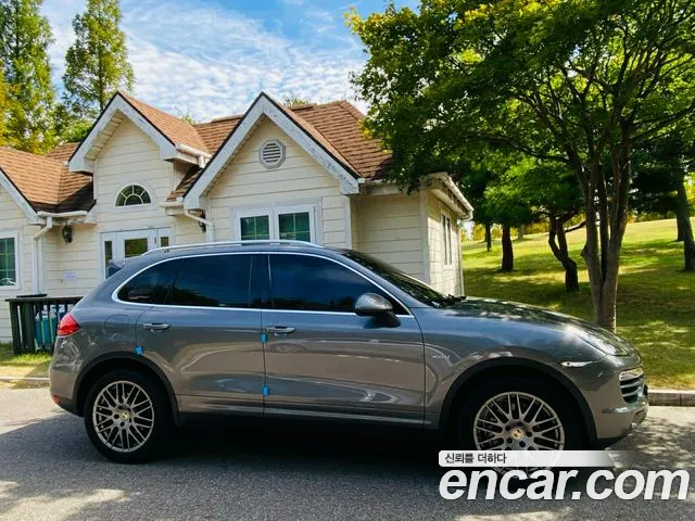 Porsche Cayenne 2012 thumb 3