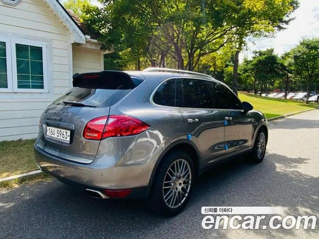 Porsche Cayenne 2012 thumb 4