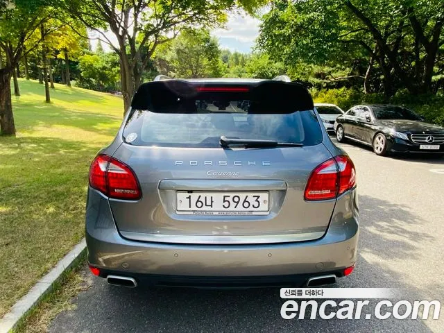 Porsche Cayenne 2012 thumb 5