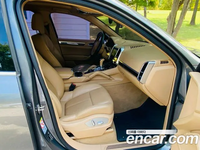 Porsche Cayenne 2012 thumb 7