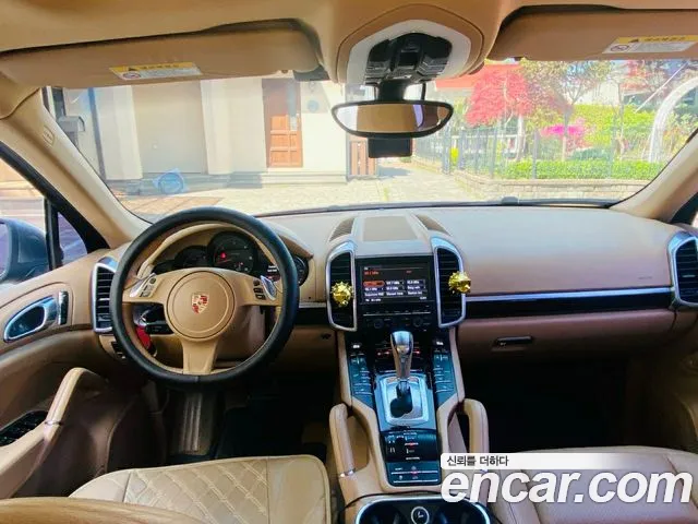 Porsche Cayenne 2012 thumb 9