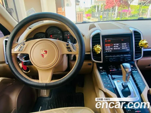 Porsche Cayenne 2012 thumb 10