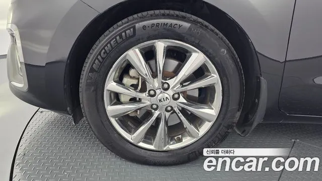 Kia Carnival 2018 thumb 4