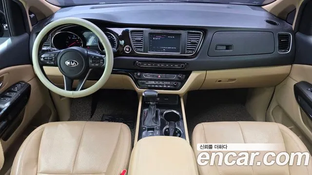 Kia Carnival 2018 thumb 6