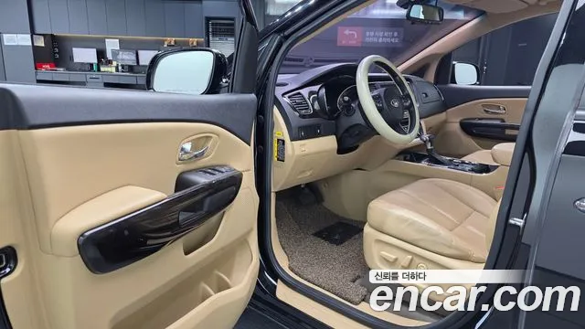 Kia Carnival 2018 thumb 9