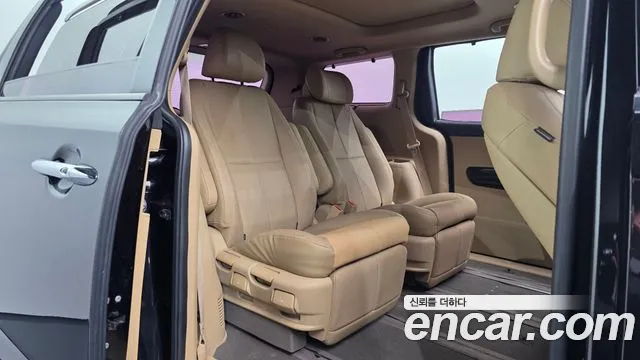 Kia Carnival 2018 thumb 11