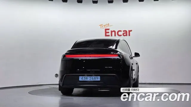 Tesla Model Y 2025 thumb 4