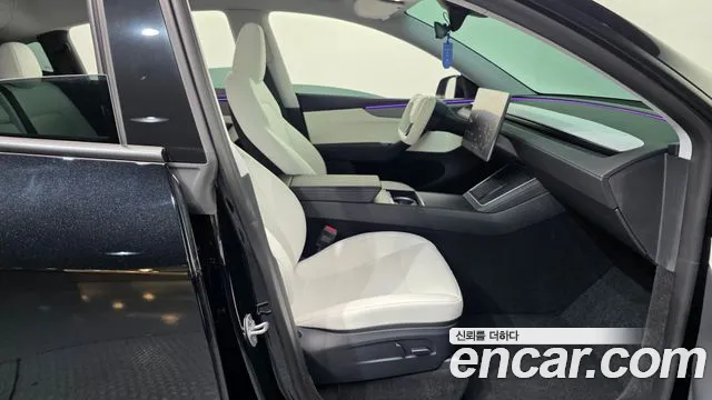 Tesla Model Y 2025 thumb 11