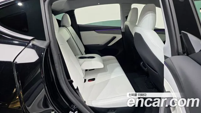 Tesla Model Y 2025 thumb 12