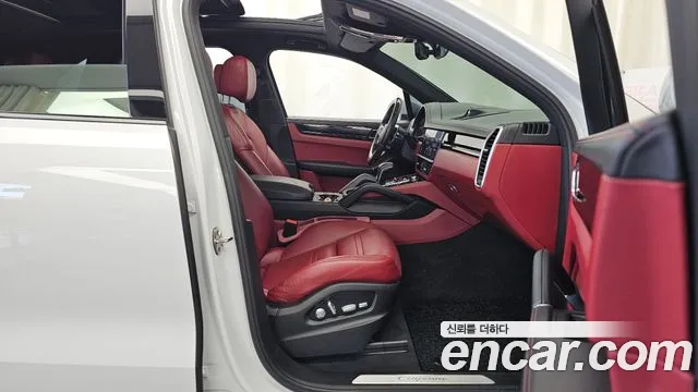 Porsche Cayenne 2020 thumb 11
