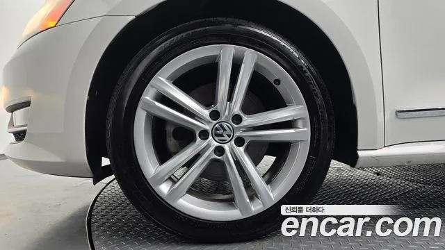 Volkswagen Passat (North America and China) 2014 thumb 5
