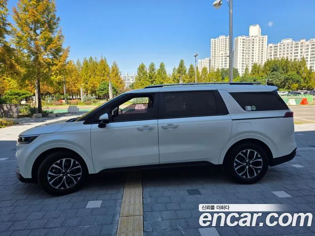 Kia Carnival 2023 thumb 3