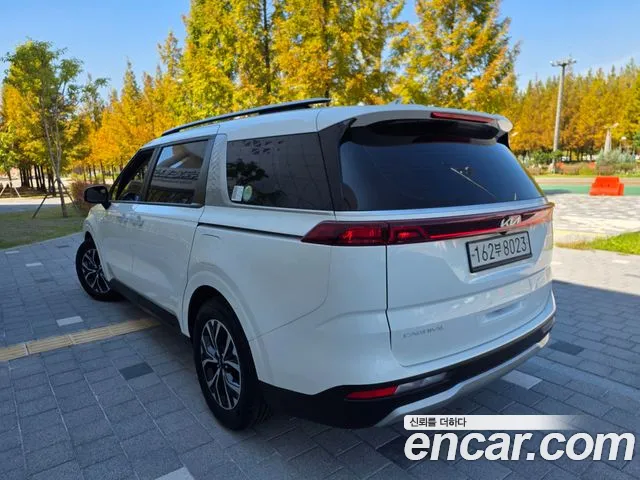 Kia Carnival 2023 thumb 4