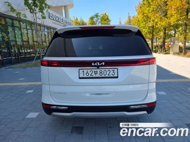 Kia Carnival 2023 thumb 5