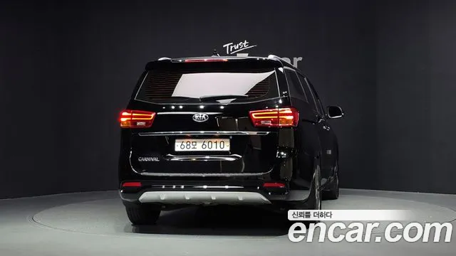 Kia Carnival 2018 thumb 4