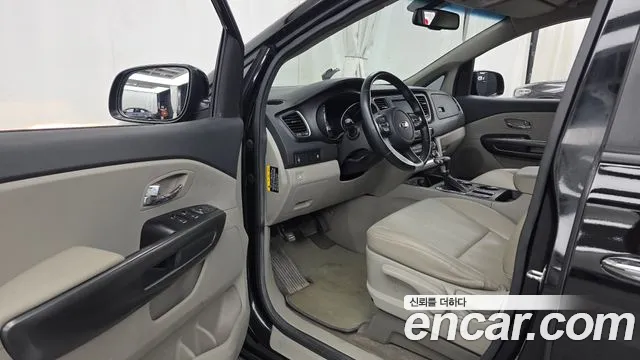 Kia Carnival 2018 thumb 10