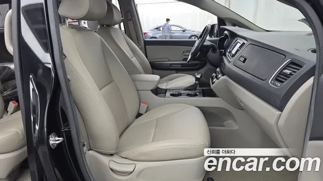 Kia Carnival 2018 thumb 11