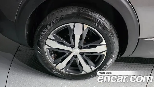 Peugeot 5008 2018 thumb 4