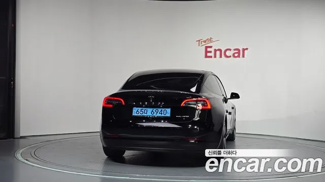Tesla Model 3 2021 thumb 4