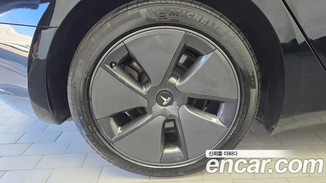 Tesla Model 3 2021 thumb 5