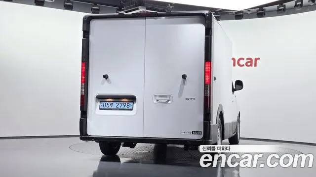Hyundai Staria 2024 thumb 4
