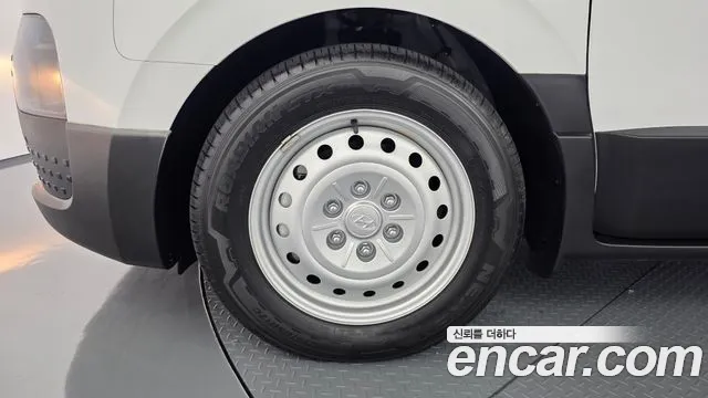Hyundai Staria 2024 thumb 5