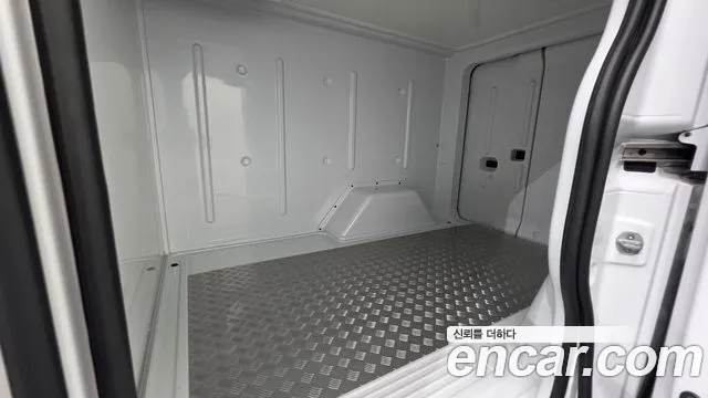 Hyundai Staria 2024 thumb 11