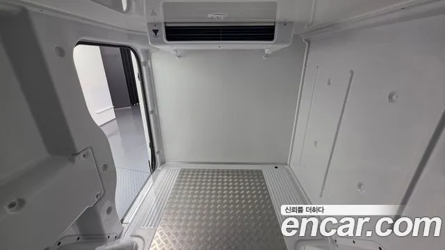 Hyundai Staria 2024 thumb 12