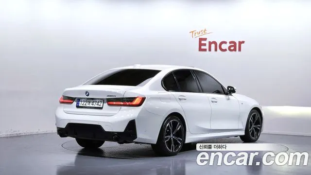 BMW 3-Series 2023 thumb 2