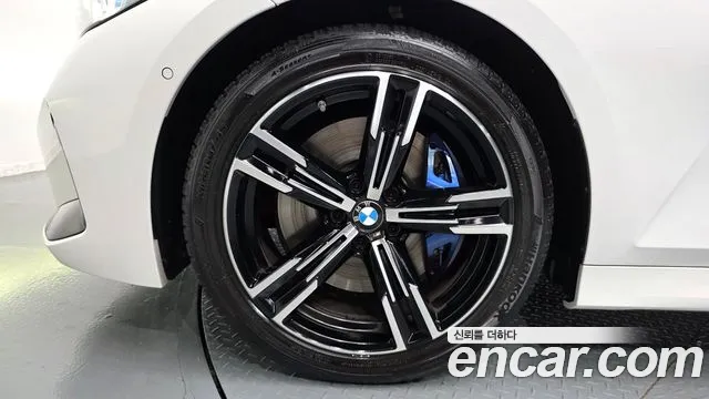 BMW 3-Series 2023 thumb 5