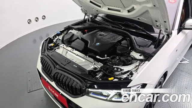 BMW 3-Series 2023 thumb 6