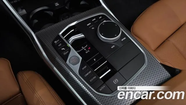 BMW 3-Series 2023 thumb 9
