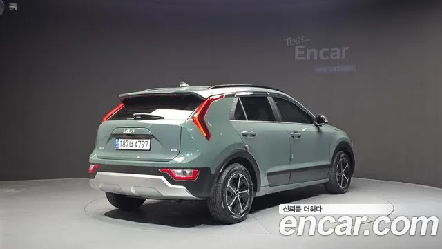 Kia Niro 2023 thumb 2