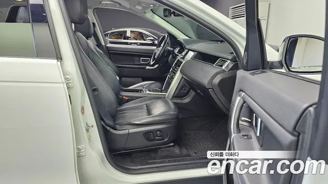 Land Rover Discovery Sport 2019 thumb 11