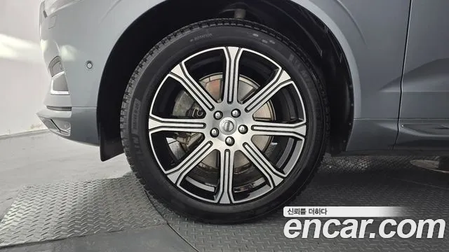 Volvo XC60 2020 thumb 5